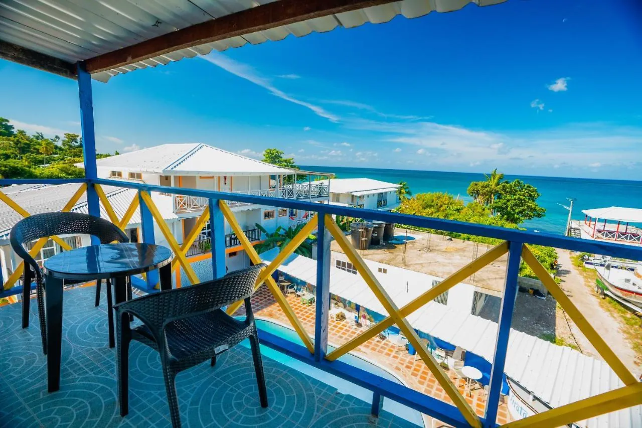 Hotel El Pirata Morgan Fresh Water Bay